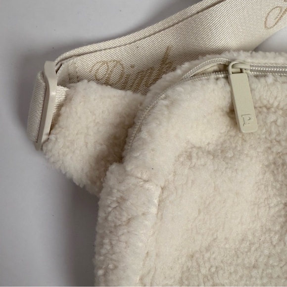 Victoria's Secret Pink Sherpa Belt Bag Fanny Pack White/cream & Stretch Belt New - Picture 3 of 12